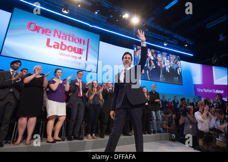 Ed Miliband befasst sich mit der Labour-Parteitag in Brighton 2013 Stockfoto