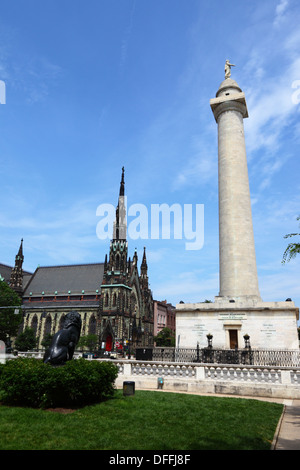 George Washington Monument und dem Mount Vernon Ort Evangelisch-methodistische Kirche, Mount Vernon, Baltimore, Maryland, USA Stockfoto