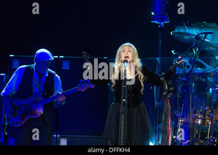 Glasgow, Vereinigtes Königreich. 3. Oktober 2013. Stevie Nicks von Fleetwood Mac ausführen auf der Bühne im Hydro am 3. Oktober 2013 in Glasgow, UK-Credit: Sam Kovak/Alamy Live News Stockfoto