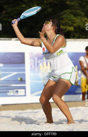 Tokio, Japan. 2. Oktober 2013. Tomomi Takahashi (JPN), 3. Oktober 2013-Beach Tennis: Rakuten Japan Open Beach Tennis Championships 2013 Frau Doppel im Ariake Coliseum, Tokio, Japan. © AFLO SPORT/Alamy Live-Nachrichten Stockfoto