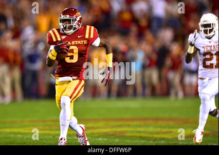 Ames, Iowa, USA. 3. Oktober 2013. 3. Oktober. 2013: Iowa State WR #9 Quenton Bundrage einfahren für einen Touchdown nach einem Fang während der NCAA Football-Spiel zwischen den Iowa State Zyklonen und die Texas Longhorns an Jack Trice Stadium in Ames, Iowa.Ke Lu/CSM/Alamy Live News Stockfoto