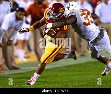 Ames, Iowa, USA. 3. Oktober 2013. 3. Oktober. 2013: Iowa State RB #8 James White in Aktion während der NCAA Football-Spiel zwischen den Iowa State Zyklonen und die Texas Longhorns an Jack Trice Stadium in Ames, Iowa.Ke Lu/CSM/Alamy Live News Stockfoto