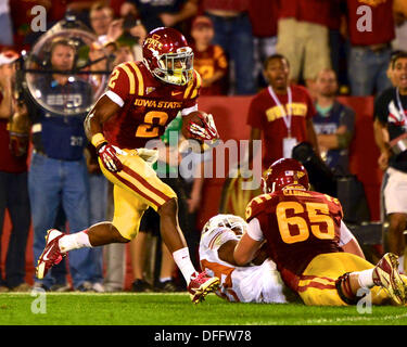 Ames, Iowa, USA. 3. Oktober 2013. 3. Oktober. 2013: Iowa State RB #2 Aaron Wimberly in Aktion während der NCAA Football-Spiel zwischen den Iowa State Zyklonen und die Texas Longhorns an Jack Trice Stadium in Ames, Iowa.Ke Lu/CSM/Alamy Live News Stockfoto