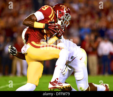 Ames, Iowa, USA. 3. Oktober 2013. 3. Oktober. 2013: Iowa State WR #9 Quenton Bundrage machen einen Haken in der NCAA Football-Spiel zwischen den Iowa State Zyklonen und die Texas Longhorns an Jack Trice Stadium in Ames, Iowa.Ke Lu/CSM/Alamy Live News Stockfoto