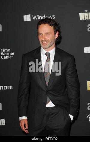 Los Angeles, CA. 3. Oktober 2013. Andrew Lincoln im Ankunftsbereich für die vierte Saison Premiere des AMC THE WALKING DEAD, AMC Universal Citywalk Stadion 19 IMAX, Los Angeles, CA 3. Oktober 2013. © Elisabeth Goodenough/Everett Collection/Alamy Live-Nachrichten Stockfoto