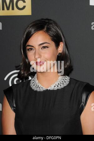 Los Angeles, CA. 3. Oktober 2013. Alanna Masterson im Ankunftsbereich für die vierte Saison Premiere des AMC THE WALKING DEAD, AMC Universal Citywalk Stadion 19 IMAX, Los Angeles, CA 3. Oktober 2013. © Elisabeth Goodenough/Everett Collection/Alamy Live-Nachrichten Stockfoto