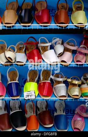 Menorquinas typische Schuhe (Avarques) Ciutadella. Menorca. Balearischen Inseln. Spanien Stockfoto
