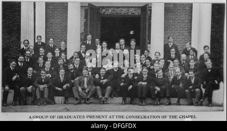 Dieses Foto zeigt Franklin D. Roosevelt, den 32. Präsidenten der Vereinigten Staaten, auf einem Foto einer Schulgruppe, das in Groton, Massachusetts, aufgenommen wurde. Das Bild fängt Roosevelt während seiner Schuljahre vor seiner Präsidentschaft ein. Stockfoto