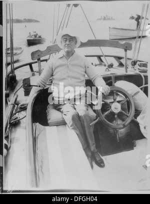 Franklin D. Roosevelt, der 32. Präsident der Vereinigten Staaten, wird auf Campobello Island gezeigt, wo er während seiner Präsidentschaft viel Zeit verbrachte. Die Insel, bekannt für ihre natürliche Schönheit und Isolation, bot Roosevelt einen Rückzugsort, wo er sich auf seine Gesundheit und politische Angelegenheiten konzentrieren konnte. Stockfoto
