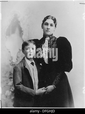 Dieses Porträt fängt Franklin D. Roosevelt mit seiner Mutter in New York City ein und bietet einen Einblick in sein früheres Leben und seine Familienbeziehungen. Stockfoto