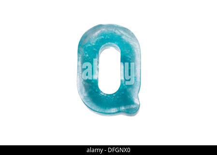 Q, Buchstaben Q, die aus blauen Eis Stockfoto