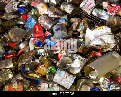 Artikel aus Metall getrennt vom Hausmüll in recycling-Anlage, nun verkauft und wieder verwendet werden. Stockfoto