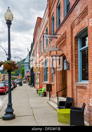 Geschäfte und Restaurants auf der Bank Street (Main Street) in der historischen alten Silberbergbau Stadt von Wallace, Idaho, USA Stockfoto