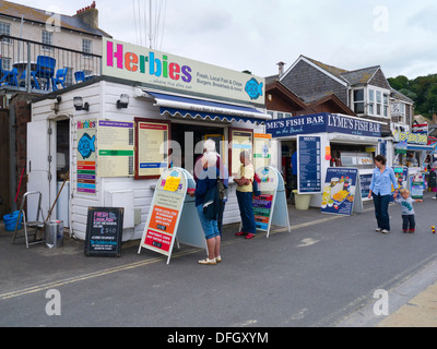 Fast-Food-Stand auf Lyme Regis Dorset England UK Stockfoto