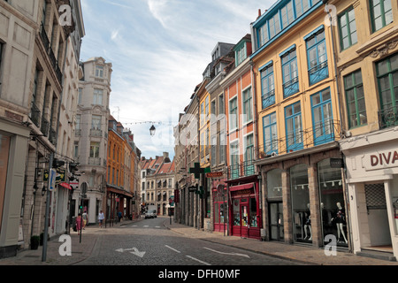 Blick nach unten Rue des Vieux-Lille (kleine Altstadt), Lille, Nord-Pas-de-Calais, Chats Bossus, Nord, Frankreich. Stockfoto