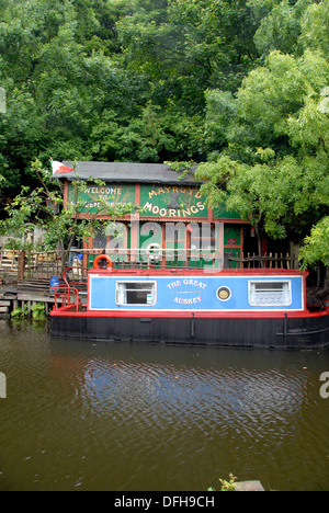 Schmale Boote auf Rochdale Kanal in der Nähe von Hebden Bridge, Yorkshire, Großbritannien Stockfoto