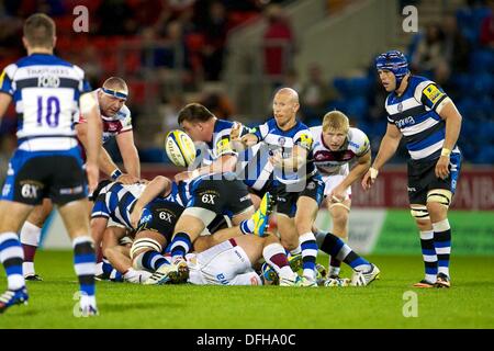 Salford, UK. 4. Oktober 2013. Bath Rugby Scrum-Hälfte Peter Stringer während der Aviva Premiership Spiel zwischen Verkauf Haifische und Bath Rugby aus dem AJ-Bell-Stadion. Bildnachweis: Aktion Plus Sport/Alamy Live-Nachrichten Stockfoto