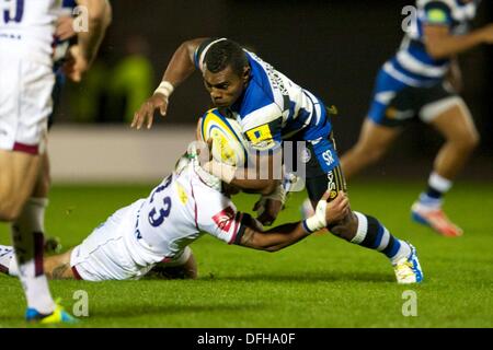 Salford, UK. 4. Oktober 2013. Bath Rugby Zentrum Semesa Rokoduguni während der Aviva Premiership Spiel zwischen Verkauf Haifische und Bath Rugby aus dem AJ-Bell-Stadion. Bildnachweis: Aktion Plus Sport/Alamy Live-Nachrichten Stockfoto