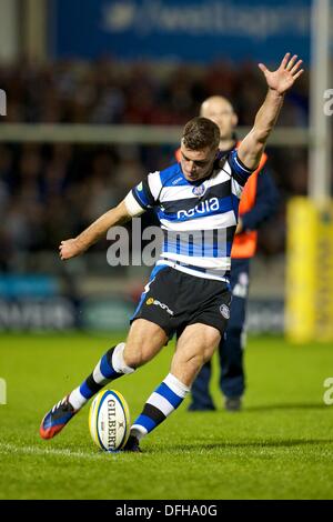 Salford, UK. 4. Oktober 2013. Bath Rugby Verteidiger George Ford während der Aviva Premiership Spiel zwischen Verkauf Haifische und Bath Rugby aus dem AJ-Bell-Stadion. Bildnachweis: Aktion Plus Sport/Alamy Live-Nachrichten Stockfoto