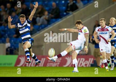 Salford, UK. 4. Oktober 2013. Sale Sharks fliegen Hälfte Danny Cipriani während der Aviva Premiership Spiel zwischen Verkauf Haifische und Bath Rugby aus dem AJ-Bell-Stadion. Bildnachweis: Aktion Plus Sport/Alamy Live-Nachrichten Stockfoto