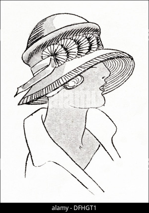 Flapper-Mode der 1920er Jahre. Versandhandel Hut, schattigen Pilz Design in feinen Tagel Stroh mit voll-Plissee Fans von Crêpe De Chine getrimmt. Original Vintage Illustration aus einer Frauen Mode-Magazin ca. 1924 Stockfoto