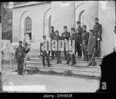 Ein Porträt von General Irvin McDowell mit seinem achtköpfigen Stab, das die militärische Führung während des Bürgerkriegs darstellt. Stockfoto