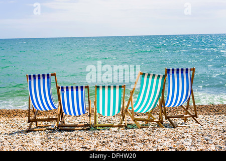 Fünf Liegestuhl am Strand in Bognor Regis, West Sussex, UK Stockfoto