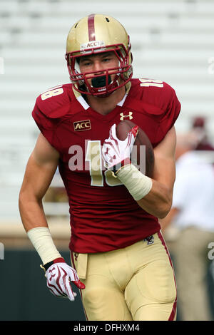 Chestnut Hill, Massachusetts, USA. 5. Oktober 2013. Boston College Eagles Wide Receiver Dan Crimmins (18) Aufwärmen vor der NCAA Football-Spiel zwischen dem Boston College Eagles und Army Black Knights im Alumni-Stadion. Anthony Nesmith/CSM/Alamy Live-Nachrichten Stockfoto