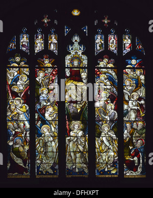 Ostfenster. Kirche von St. Michael und alle Engel. Beetham, Cumbria, England, Vereinigtes Königreich, Europa. Stockfoto