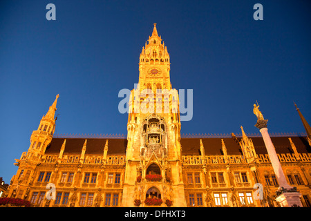 Das neue Rathaus Neues Rathaus auf dem zentralen Quadrat Marienplatz in München, Bayern, Deutschland Stockfoto