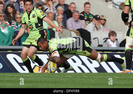 Leicester, UK. 5. Oktober 2013. Courtney Lawes in Aktion während der Aviva Premiership Spiel zwischen Leicester Tigers und Northampton Saints von Welford Road. Bildnachweis: Aktion Plus Sport/Alamy Live-Nachrichten Stockfoto