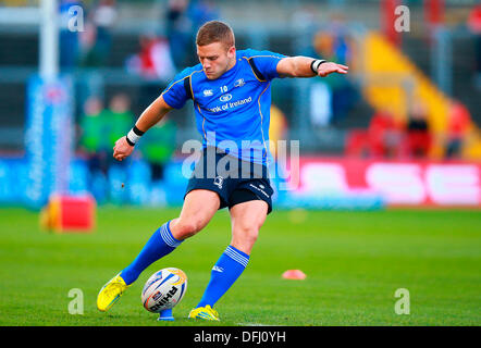 Limerick, Irland. 5. Oktober 2013. Ian Madigan (Leinster) Aufwärmen vor dem RaboDirect Pro 12 Spiel zwischen Munster und Leinster von Thomond Park. Bildnachweis: Aktion Plus Sport/Alamy Live-Nachrichten Stockfoto