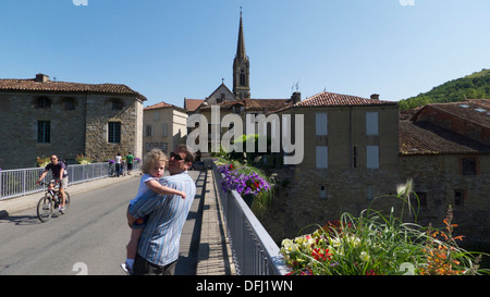 An der Brücke über den Aveyron St. Antonin Noble Val Stockfoto