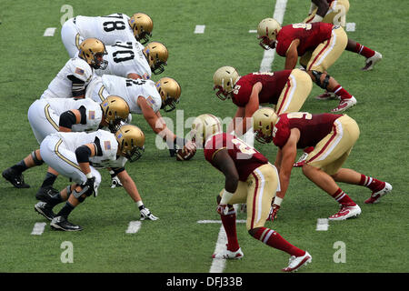 Chestnut Hill, Massachusetts, USA. 5. Oktober 2013. Boston College Eagles und Army Black Knights während ihrer NCAA Football-Spiel im Alumni-Stadion. Boston College besiegte Armee 48-27. Anthony Nesmith/CSM/Alamy Live-Nachrichten Stockfoto