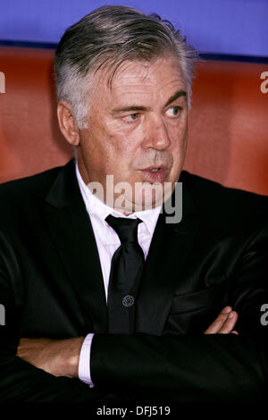 Valencia, Spanien. 5. Oktober 2013. Trainer Carlo Ancelotti von Real Madrid blickt auf vor dem La Liga-Spiel zwischen Levante und Real MAdrid im Stadion, Valencia Credit Ciutat de Valencia: Action Plus Sport/Alamy Live News Stockfoto