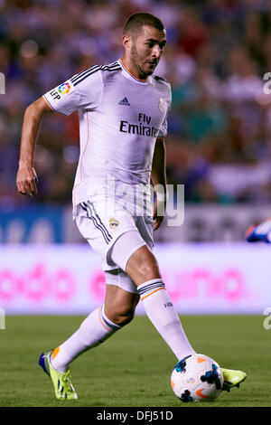 Valencia, Spanien. 5. Oktober 2013. Weiterleiten von Karim Benzema von Real Madrid in Aktion während der La Liga-Spiel zwischen Levante und Real MAdrid im Stadion, Valencia Credit Ciutat de Valencia: Action Plus Sport/Alamy Live News Stockfoto