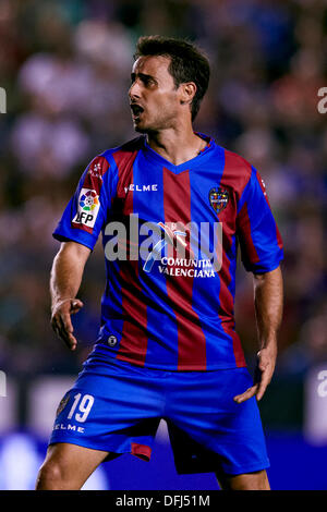 Valencia, Spanien. 5. Oktober 2013. Verteidiger Pedro Lopez von Levante Basket-Gesten während der La Liga-Spiel zwischen Levante und Real MAdrid im Stadion, Valencia Credit Ciutat de Valencia: Action Plus Sport/Alamy Live News Stockfoto