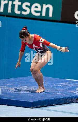 Antwerpen, Belgien. 4. Oktober 2013. Asuka Teramoto (JPN), 4. Oktober 2013 - Kunstturnen: Asuka Teramoto Japans konkurriert auf dem Schwebebalken Übung während der Womens Mehrkampf-Finale 2013 künstlerische Gymnastik Weltmeisterschaften im Antwerps Sportpaleis (Antwerpener Sportpalast), Antwerpen, Belgien. (Foto von Enrico Calderoni/AFLO SPORT) [0391] Stockfoto