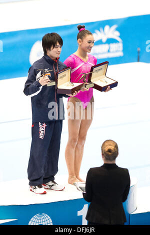 Antwerpen, Belgien. 4. Oktober 2013. (L-R) Kohei Uchimura (JPN), Kyla Ross (USA), 4. Oktober 2013 - Kunstturnen: 2013 World Kunstturnen Meisterschaften Longines Prize für Eleganz im Blick Sportpaleis (Antwerpener Sportpalast), Antwerpen, Belgien. (Foto von Enrico Calderoni/AFLO SPORT) [0391] Stockfoto