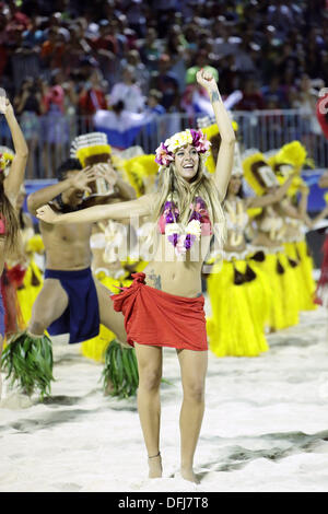 Papeete, Tahiti. 28. September 2013. Tänzer Beach-Soccer: FIFA Beach Soccer World Cup Tahiti 2013 geschlosen Zeremonie Tahua Sängertruppen-Stadion in Papeete, Tahiti. © Wataru Kohayakawa/AFLO/Alamy Live-Nachrichten Stockfoto