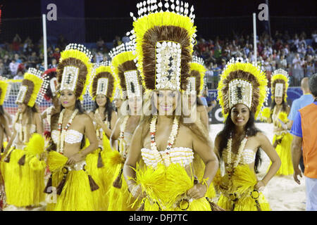 Papeete, Tahiti. 28. September 2013. Tänzer Beach-Soccer: FIFA Beach Soccer World Cup Tahiti 2013 geschlosen Zeremonie Tahua Sängertruppen-Stadion in Papeete, Tahiti. © Wataru Kohayakawa/AFLO/Alamy Live-Nachrichten Stockfoto