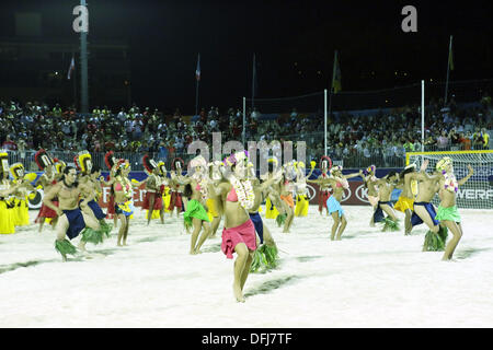 Papeete, Tahiti. 28. September 2013. Tänzer Beach-Soccer: FIFA Beach Soccer World Cup Tahiti 2013 geschlosen Zeremonie Tahua Sängertruppen-Stadion in Papeete, Tahiti. © Wataru Kohayakawa/AFLO/Alamy Live-Nachrichten Stockfoto