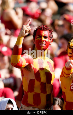 Tallahassee, FL, USA. 5. Oktober 2013. 5. Oktober 2013: A Florida State Seminolen Fan Jubel während des Spiels zwischen Maryland Terrapins und der Florida State Seminolen Doak S. Campbell Stadium. Bildnachweis: Cal Sport Media/Alamy Live-Nachrichten Stockfoto