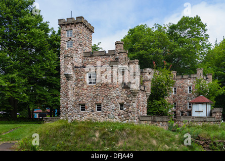 Eine Miniatur-Nachbildung der Tower of London, Woodleigh Repliken einer verlassenen Touristenattraktion auf Prince Edward Island, Kanada. Stockfoto