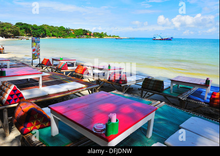 Thailands Inseln & Strände - entspannen Sie sich auf Thai Dreieck Kissen Wong Duan Beach, Insel Koh Samet, Thailand Stockfoto