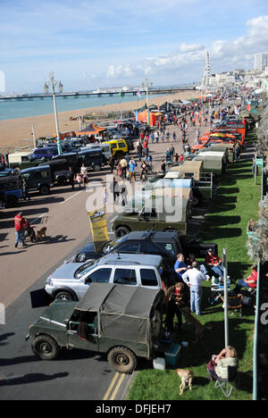 Hunderte von Landrover off Road Autos säumten Brighton Seafront heute um die jährlichen von London nach Brighton Landrover Rallye Event. News Stockfoto