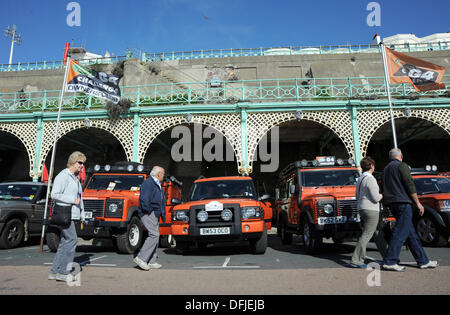 Hunderte von Landrover off Road Autos säumten Brighton Seafront heute um die jährlichen von London nach Brighton Landrover Rallye Event. Stockfoto