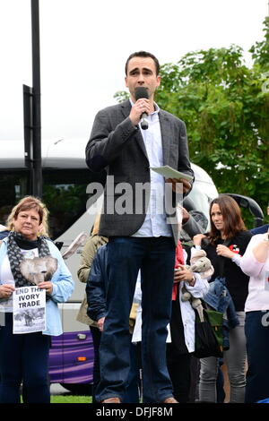 London UK, 4. Oktober 2013: Rob Brantford spricht zu den Protest in London. Siehe Li / Alamy, Live-Nachrichten Stockfoto