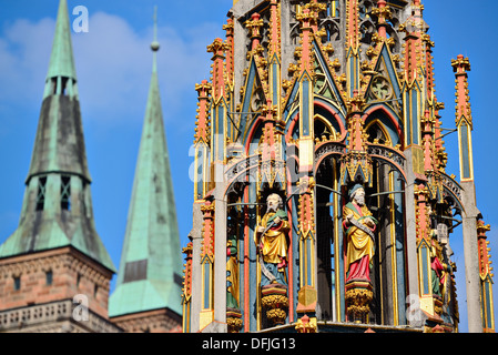 Detail des schönen Brunnens in Nürnberg. Stockfoto
