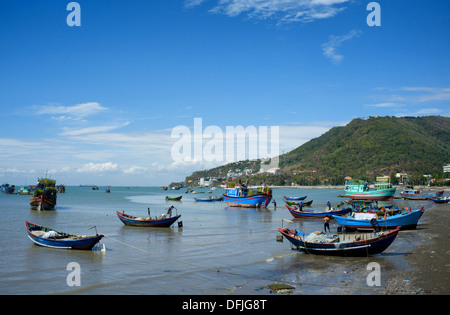 Angelboote/Fischerboote in den Hafen von Vung Tau, Vietnam. Stockfoto